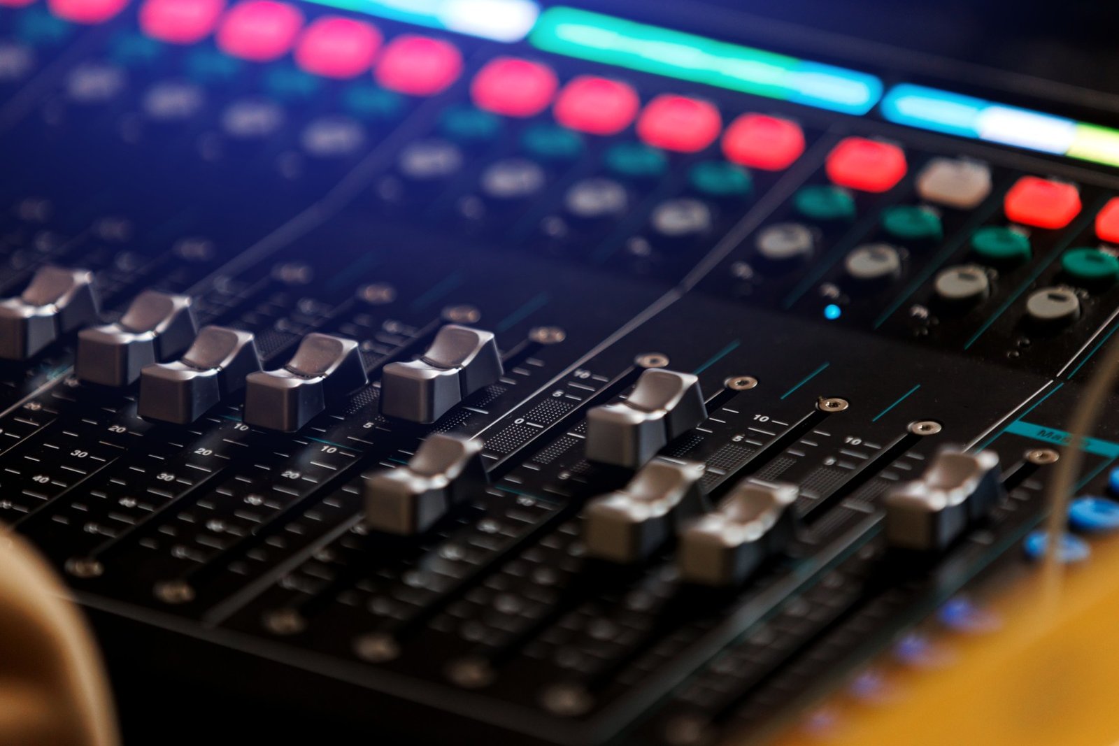 Mesa de som e operação audiovisual profissional